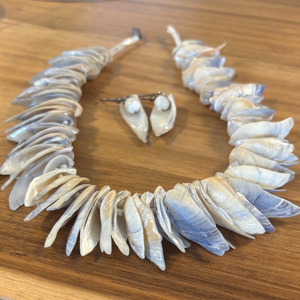 Retro Statement Shell Necklace & Earring Set – Beach Chic - Picture 3 of 3